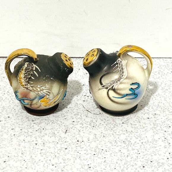 Vintage Dragonware Porcelain Shakers (2) roly-poly shape signed Fleetwood Japan - Picture 2 of 9